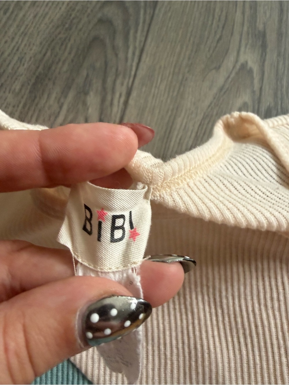 BiBi Color-Block Ribbed Short Sleeve Top - Picture 2 of 4